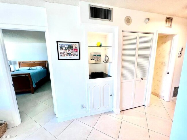 Building Photo - 1 br, 1.5 bath Condo - 2121 N Ocean Blvd A...