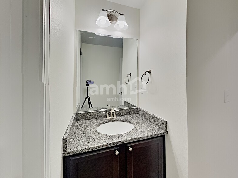 Building Photo - 4510 Birdsong Dr