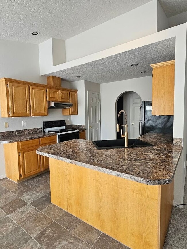 Building Photo - NEW TO MARKET 4 Bedroom Home - Central Mer...
