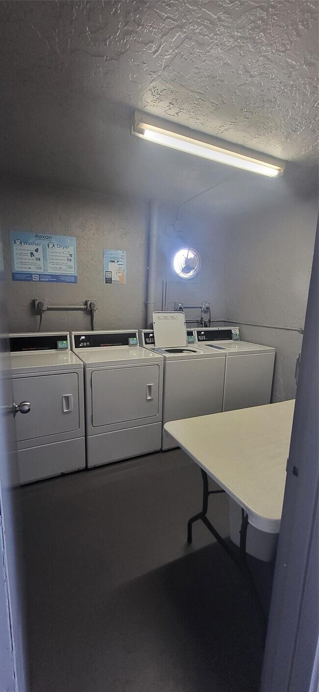 Building Photo - 9070 Lime Bay Blvd