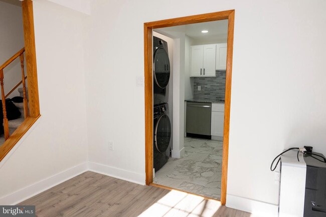 Building Photo - 2201 Strahle St