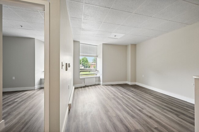 Building Photo - Franklin Park Apartments