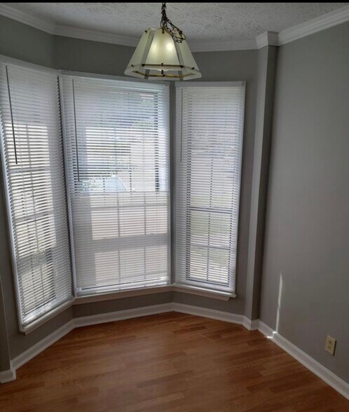 Building Photo - 445 Claircrest Dr