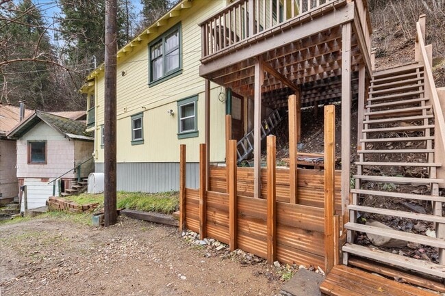 Building Photo - 1144 Canyon Ave