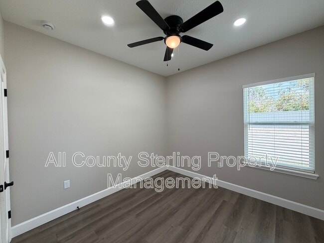 Building Photo - 1418 SE Magnolia Loop