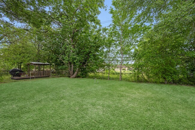 Building Photo - 9410 Rosehaven Dr