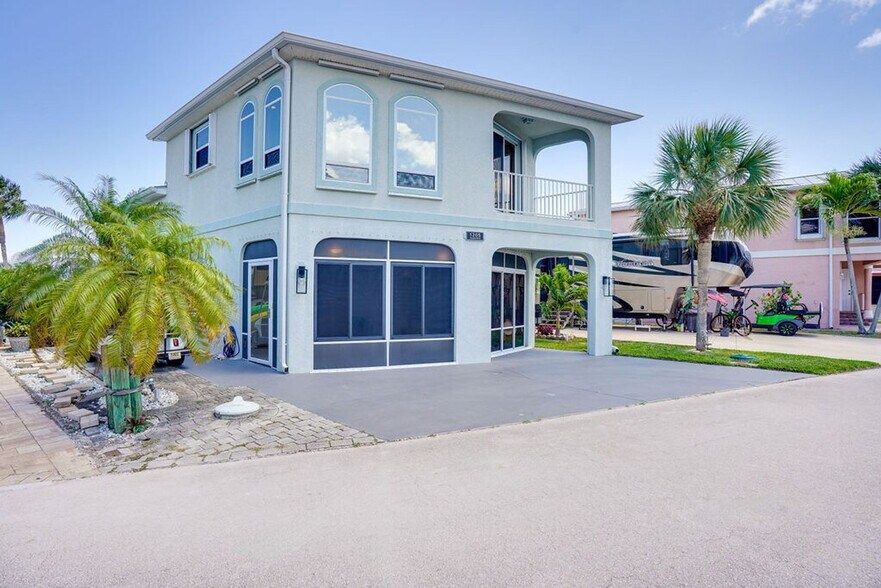 Building Photo - 1205 Nettles Blvd