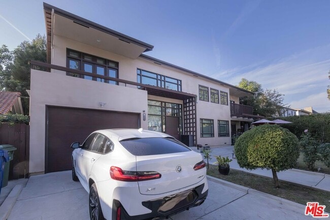 Building Photo - 1121 S Wilton Pl