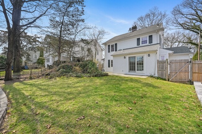 Building Photo - 15 Richmond Dr