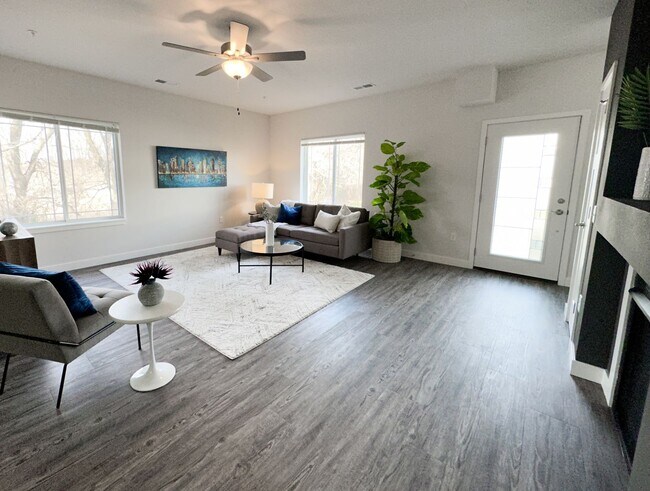 Building Photo - 2 Bed / 2.5 Bath Townhome for rent in Cottage Grove!