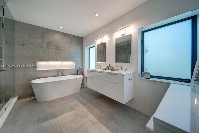 Building Photo - 1117 Alfonso Ave