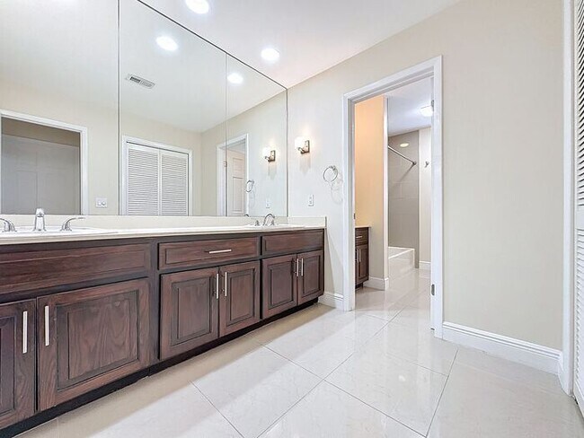 Building Photo - Exquisite Lake County Home with Lake Harris Views