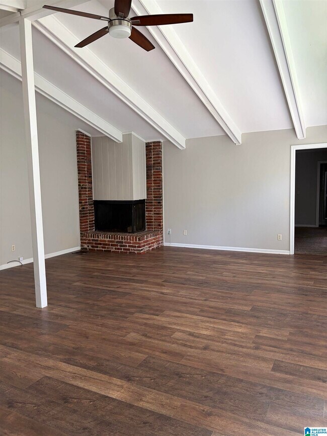 Building Photo - 933 Garrett Dr