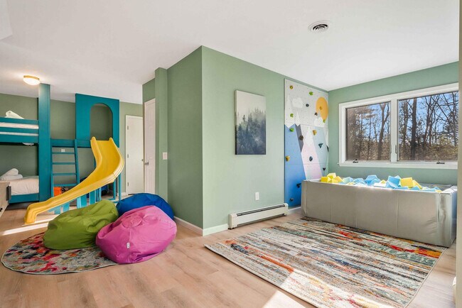 Building Photo - 1551 Wooded Acres Dr