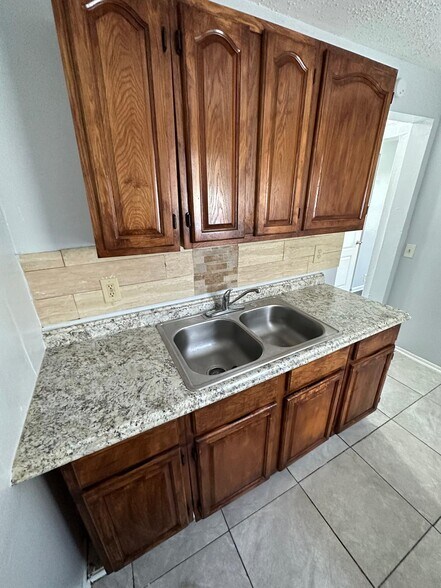 Primary Photo - 1528 Mount Herman St