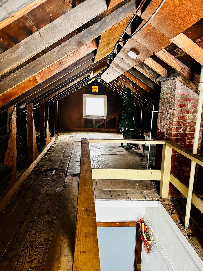 Unfinished attic for lots of storage - 4048 Snelling Ave