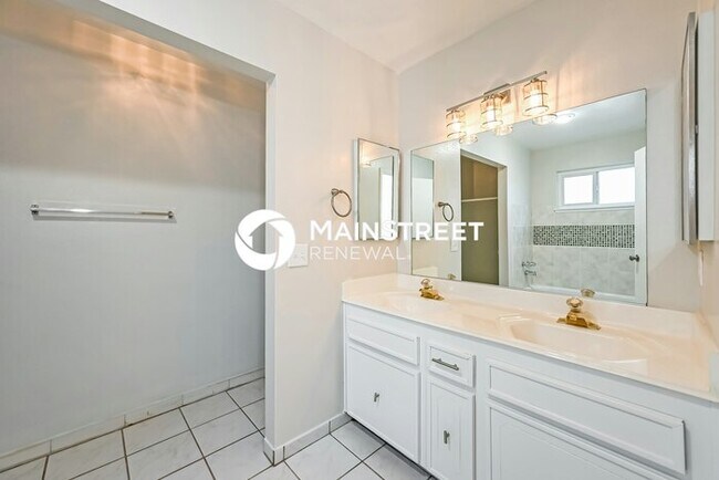 Building Photo - 3 Bedroom Pet-Friendly Home in LAS VEGAS, ...