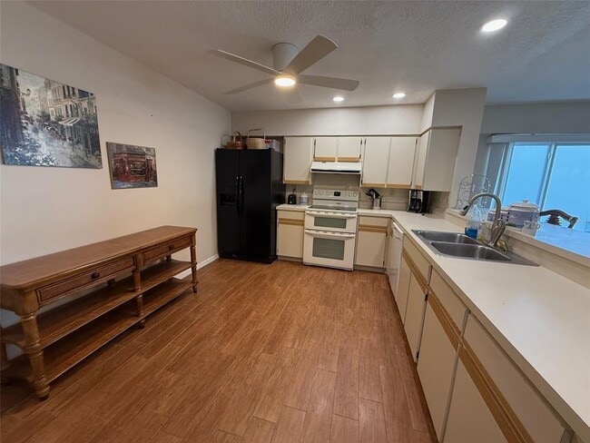 Building Photo - 1477 Park Beach Cir