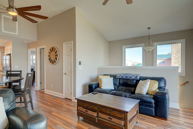 Building Photo - UNBELIEVEABLE VIEWS - Ocean Front OFF SEAS...