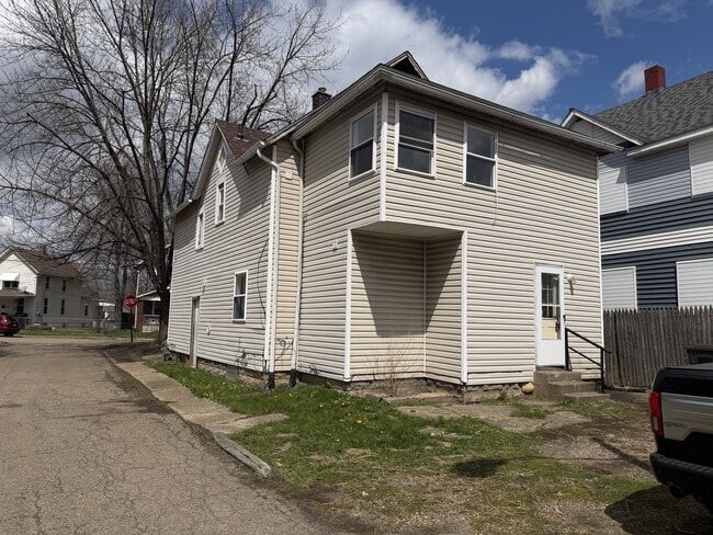 Building Photo - 934 4th St NW