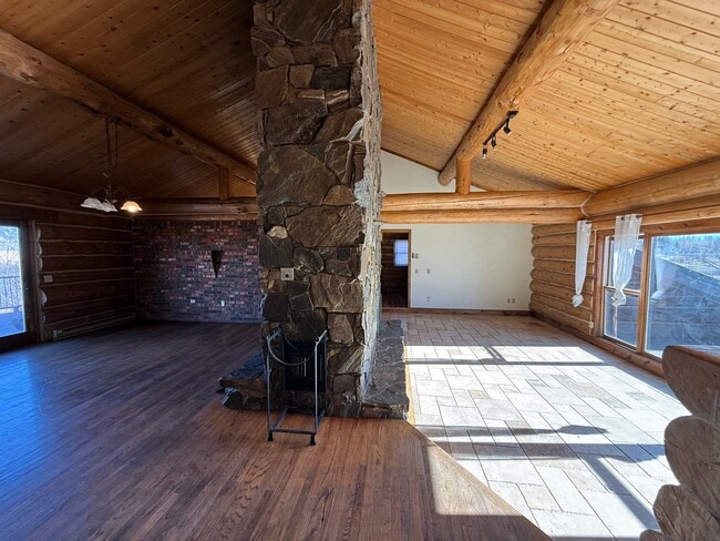 Building Photo - 545 Coulee Dr