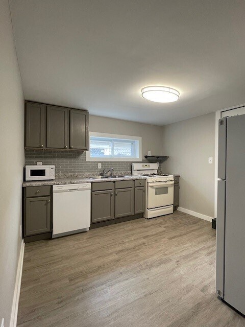 Kitchen - 3875 Evergreen St