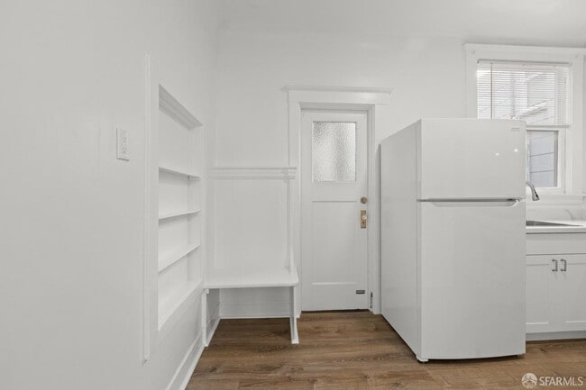 Building Photo - 1166 S Van Ness Ave