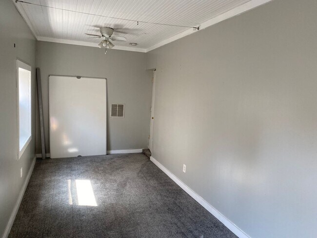 Building Photo - 2531 Deming Ave