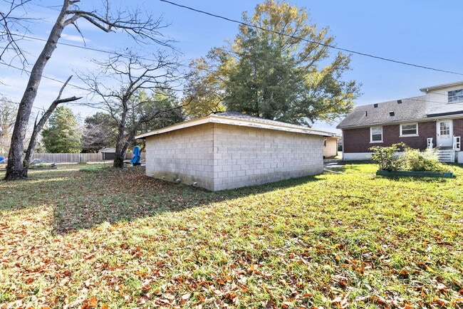 Building Photo - 131 Greenbriar Rd