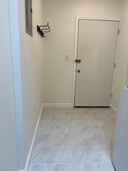 Building Photo - 1418 Maryland Ave NE