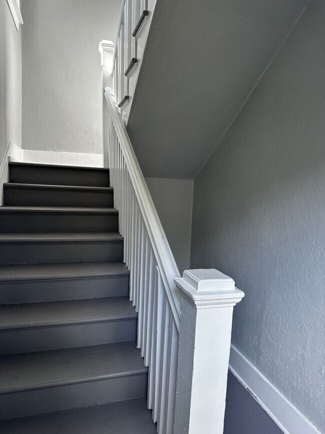 Building Photo - Thoughtfully Renovated 3-Bedroom, 1-Bath | Open to Section 8