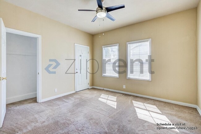 Building Photo - 4062 S Budlong Ave