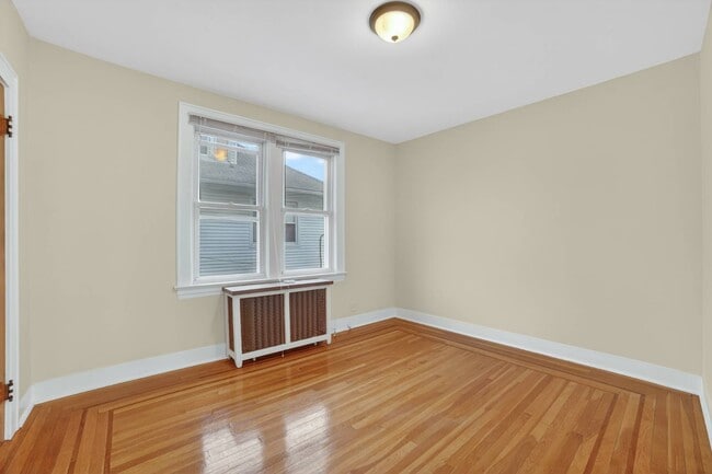 Building Photo - 47 Rossiter Ave