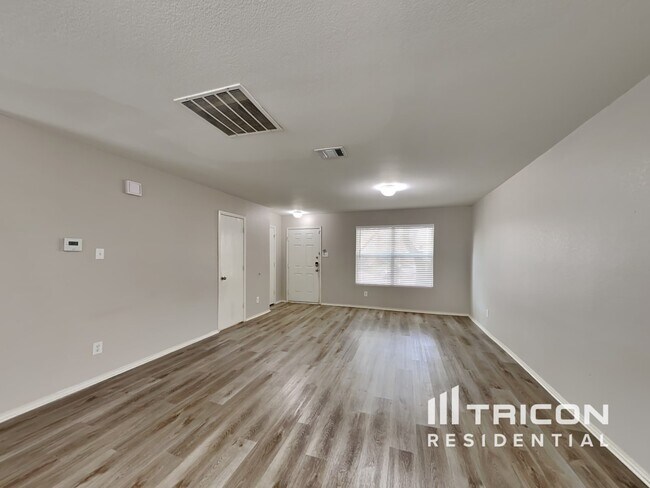 Building Photo - 1042 Condor Dr