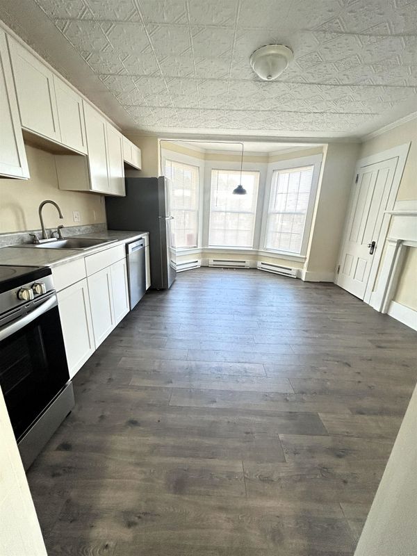 Building Photo - 565 White Mountain Hwy