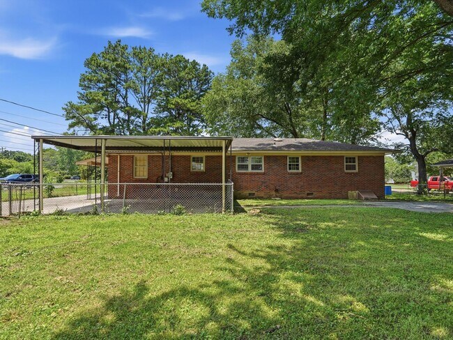 Building Photo - 704 Jackson Dr