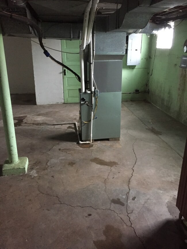 Building Photo - 3172 Mozart Ave