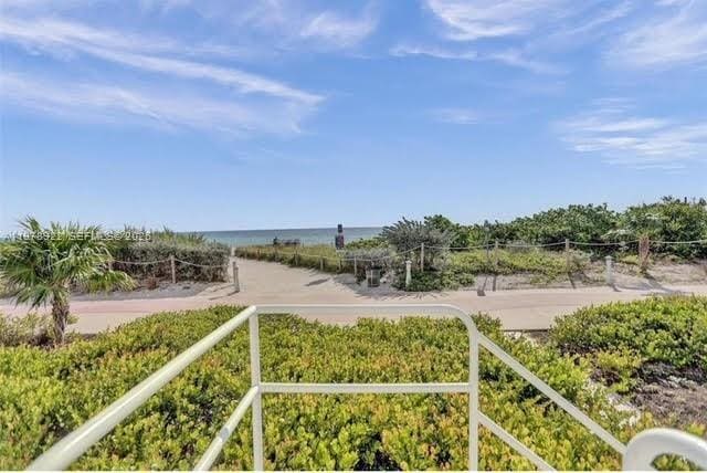 Building Photo - 6917 Collins Ave