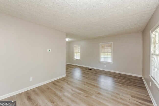 Building Photo - 1255 Skyhaven Rd SE