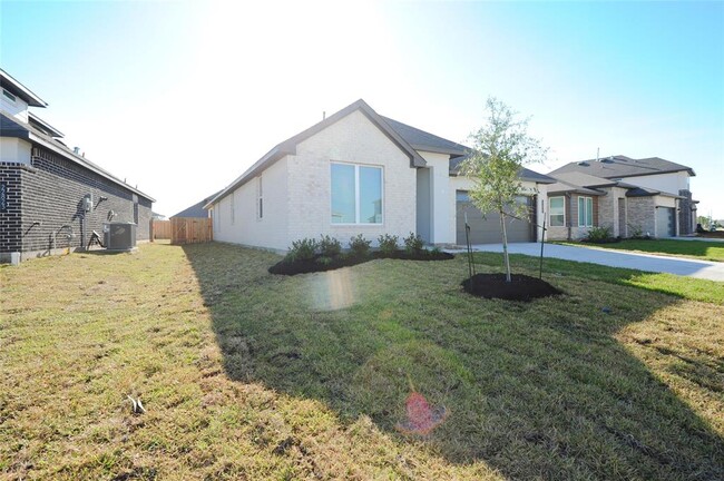 Building Photo - 22827 Castello Lakes Dr