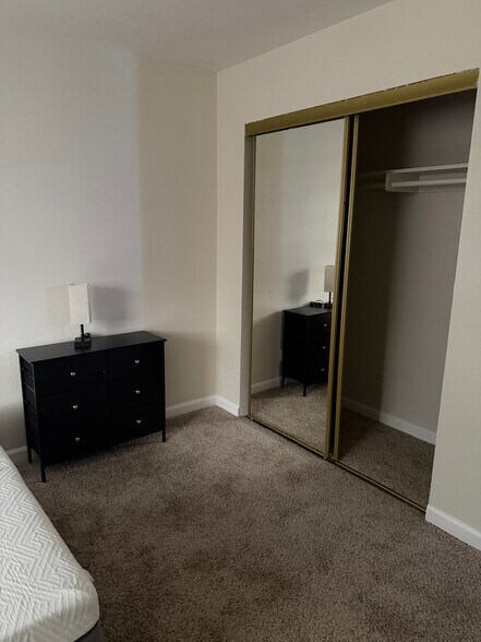 Room 3 - 6121 Westholme Way