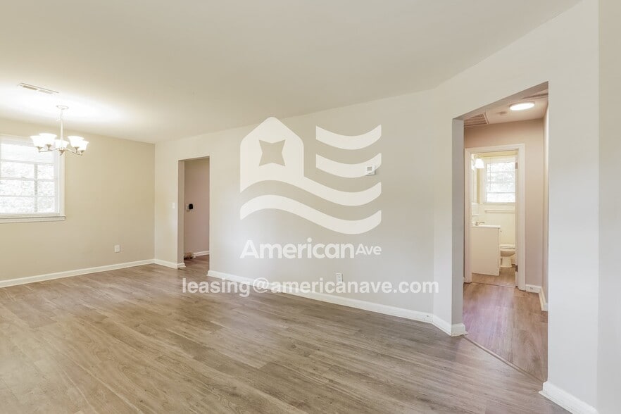 Building Photo - 1715 Cornell Dr