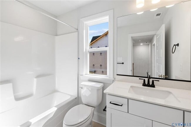 Building Photo - 121 This Wy