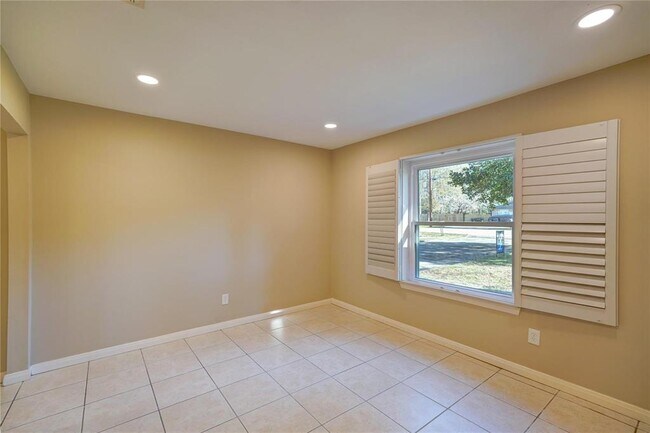 Building Photo - 25507 Glen Loch Dr