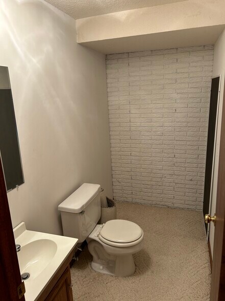 Building Photo - 409 S Madison St