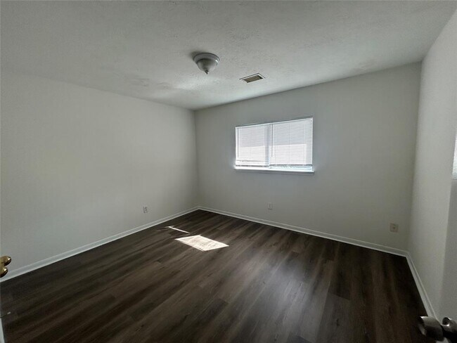 Building Photo - 24011 Goodfellow Dr
