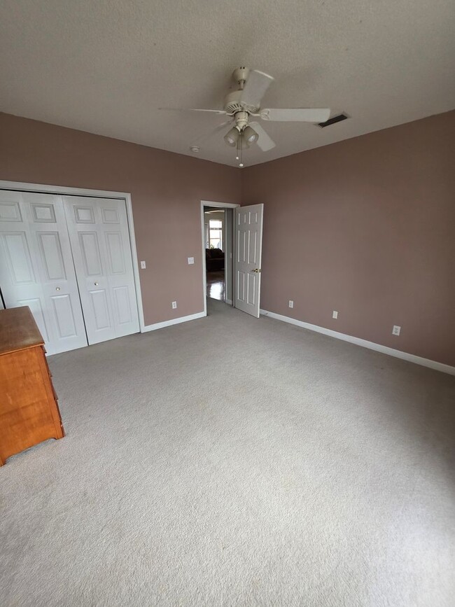 Building Photo - Available March! Non-Furnished Unit!