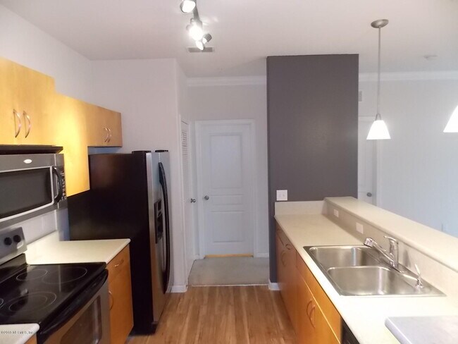 Building Photo - 1001 Monument Rd