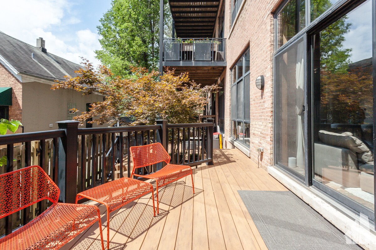 Building Photo - 1750 N Wolcott Ave