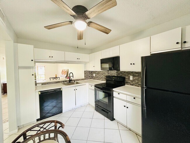 Building Photo - 7590 Tahiti Ln
